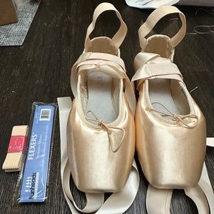 Bloch European Balance Pointe shoes NEW! Size 5 3X